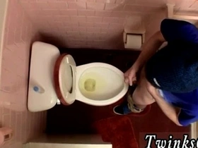 Gay toilet scene with Asian muscle boy and pissing fetish