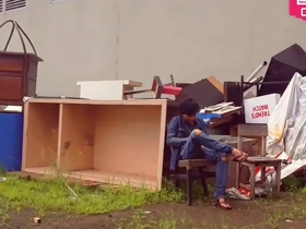 Emma Starletto’s solo performance in a public place by Hansel Thio