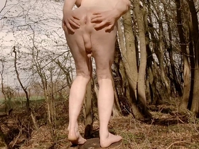 Amateur guy pees naked outside for your pleasure